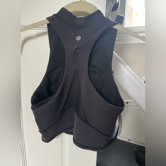 Lululemon EVERLUX™ AND MESH CROPPED TANK TOP size 4 (lululemon sizing) - Picture 2 of 3